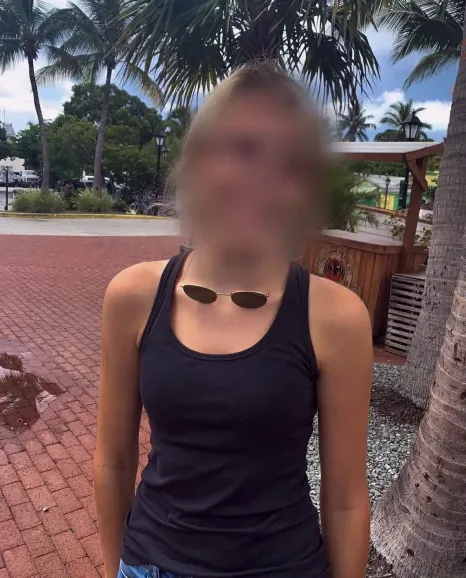 Angela, 20