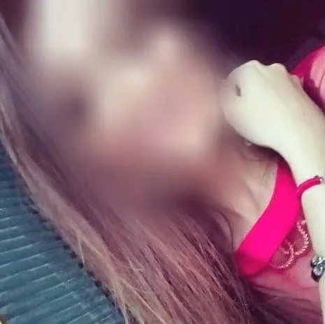 Anouk, 32