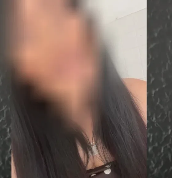 Anouk, 29