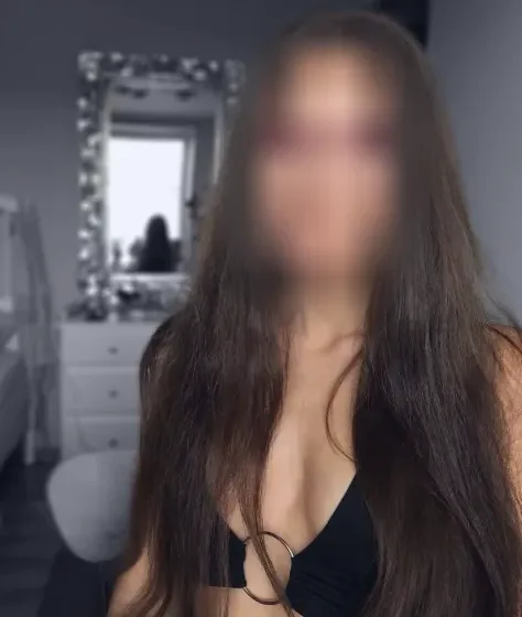 Chaima, 28