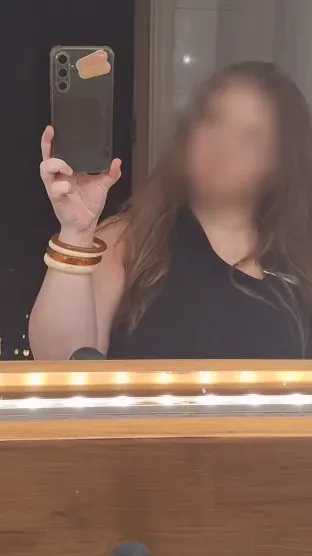Cindy, 19