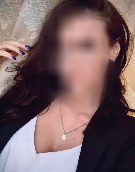 Isabella, 33