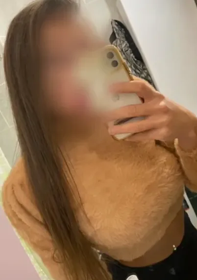 Karin, 27