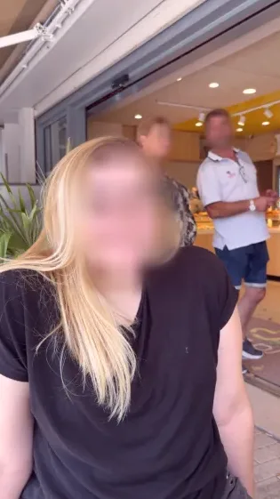 Melissa, 21