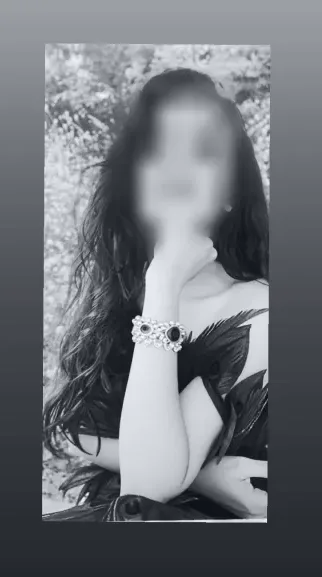 Nina, 28